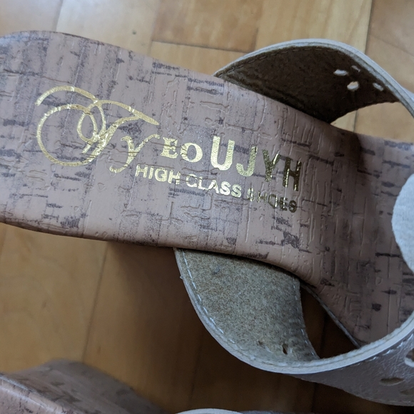 Wedge Heel in Tan - Picture 3 of 4